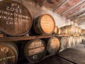 Botti di Vin Santo nella vinsantaia dell'Azienda Agricola Casanuova