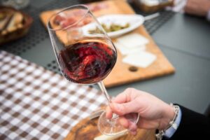 Esperienze di The Gambassi Experience come idee regalo di Natale: degustazioni di vini